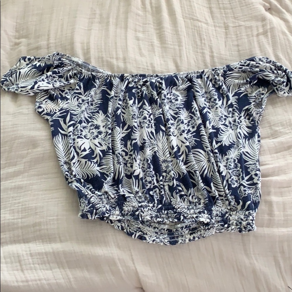 Super cute forever 21 shirt!! Size: small